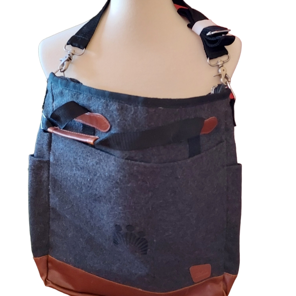Field and Co computer/campster wool messenger bag NWOT